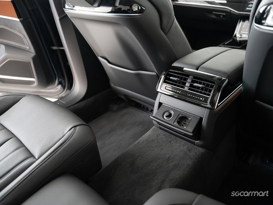 https://i.i-sgcm.com/new_cars/cars/12183/12183_g115