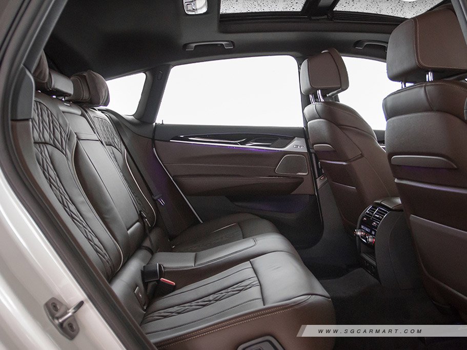 https://i.i-sgcm.com/new_cars/cars/12196/12196_g15