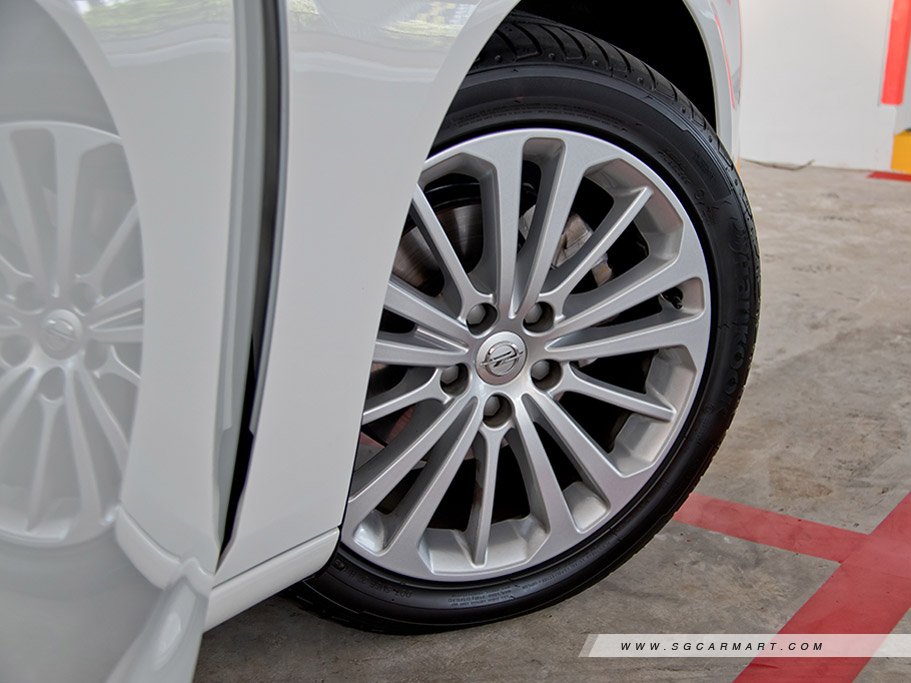 https://i.i-sgcm.com/new_cars/cars/12208/12208_g23