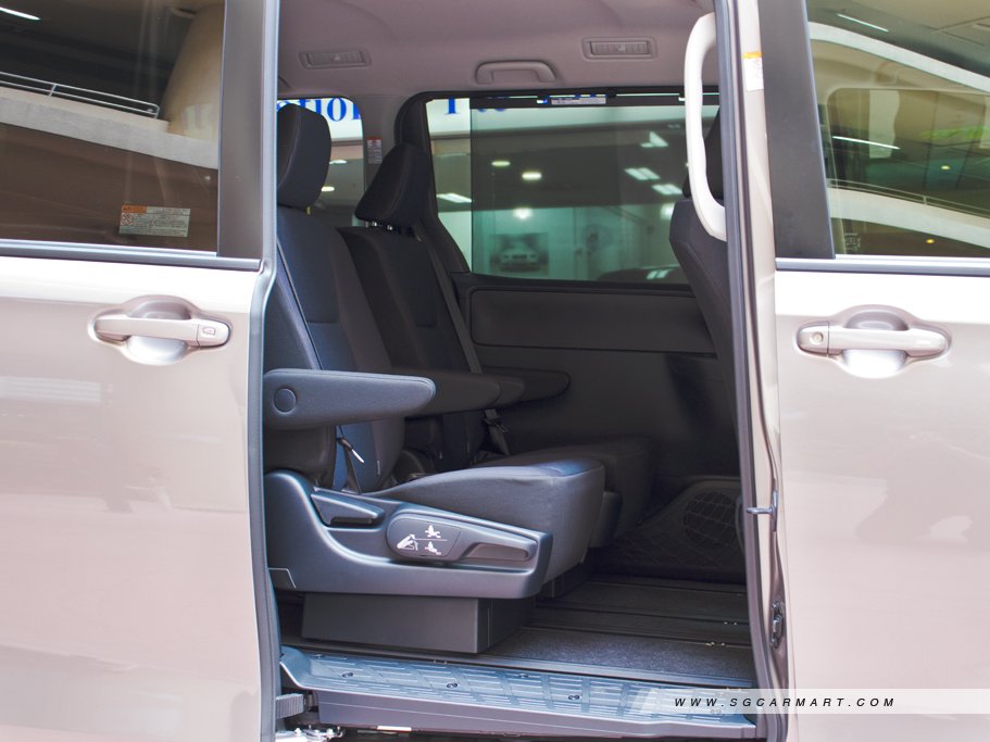 https://i.i-sgcm.com/new_cars/cars/12212/12212_g10
