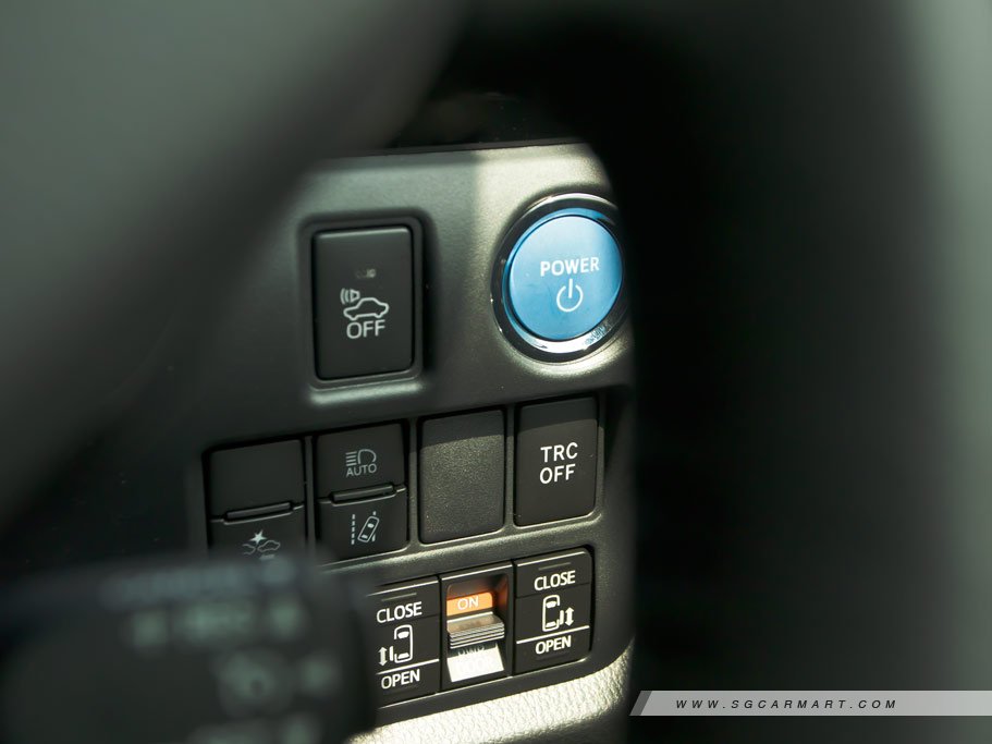 https://i.i-sgcm.com/new_cars/cars/12212/12212_g43