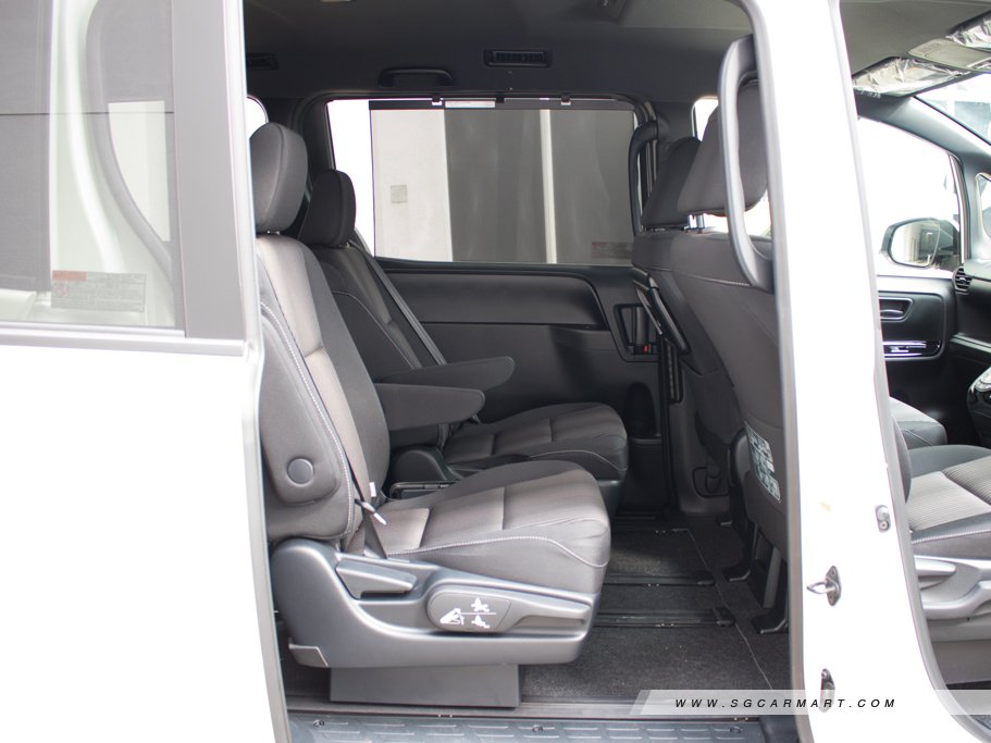 https://i.i-sgcm.com/new_cars/cars/12212/12212_g56