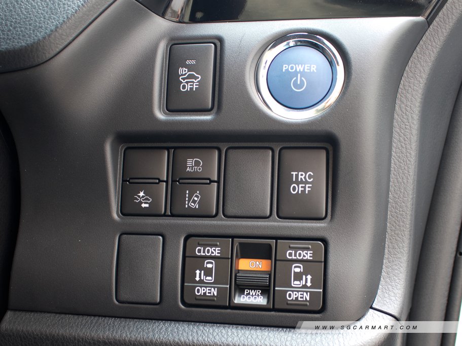 https://i.i-sgcm.com/new_cars/cars/12212/12212_g74