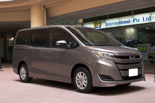 Toyota noah объем багажника