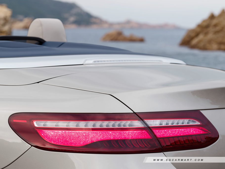 Mercedes-Benz E-Class Cabriolet 16