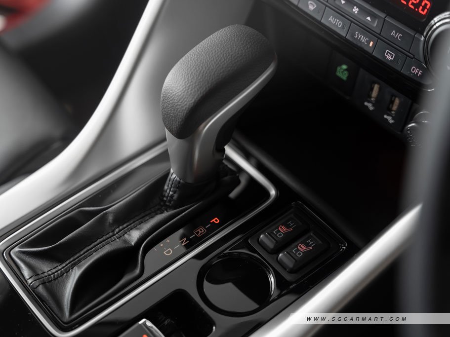 https://i.i-sgcm.com/new_cars/cars/12218/12218_g106