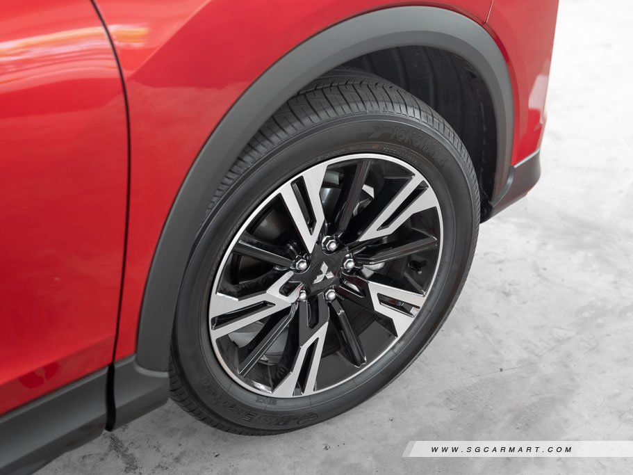 https://i.i-sgcm.com/new_cars/cars/12218/12218_g90