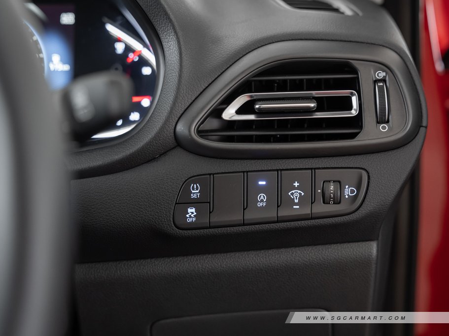 https://i.i-sgcm.com/new_cars/cars/12230/12230_g101