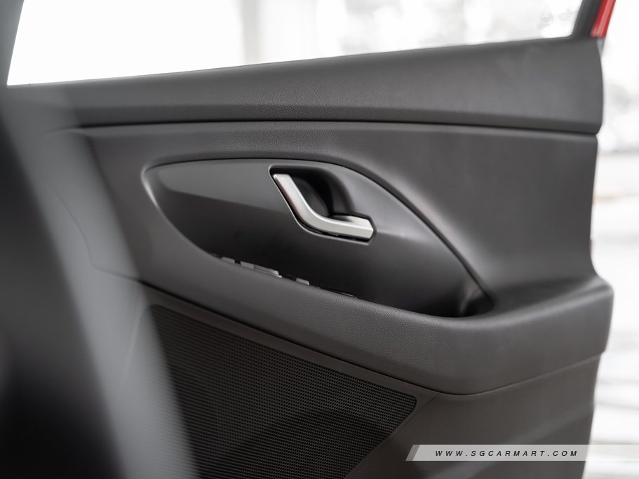 https://i.i-sgcm.com/new_cars/cars/12230/12230_g102