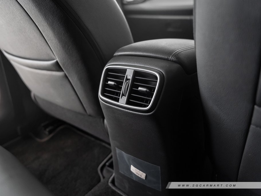 https://i.i-sgcm.com/new_cars/cars/12230/12230_g106