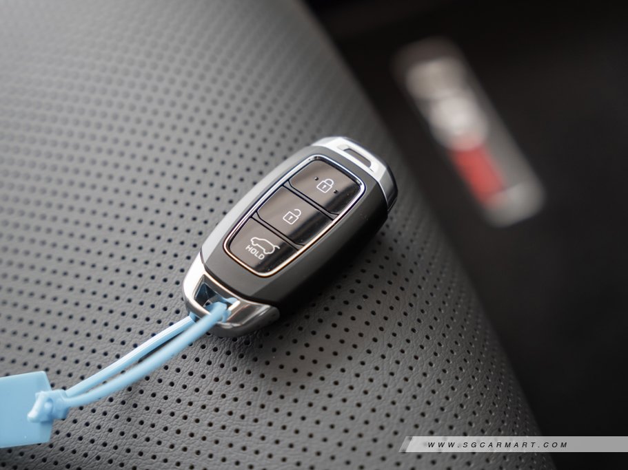 https://i.i-sgcm.com/new_cars/cars/12230/12230_g111