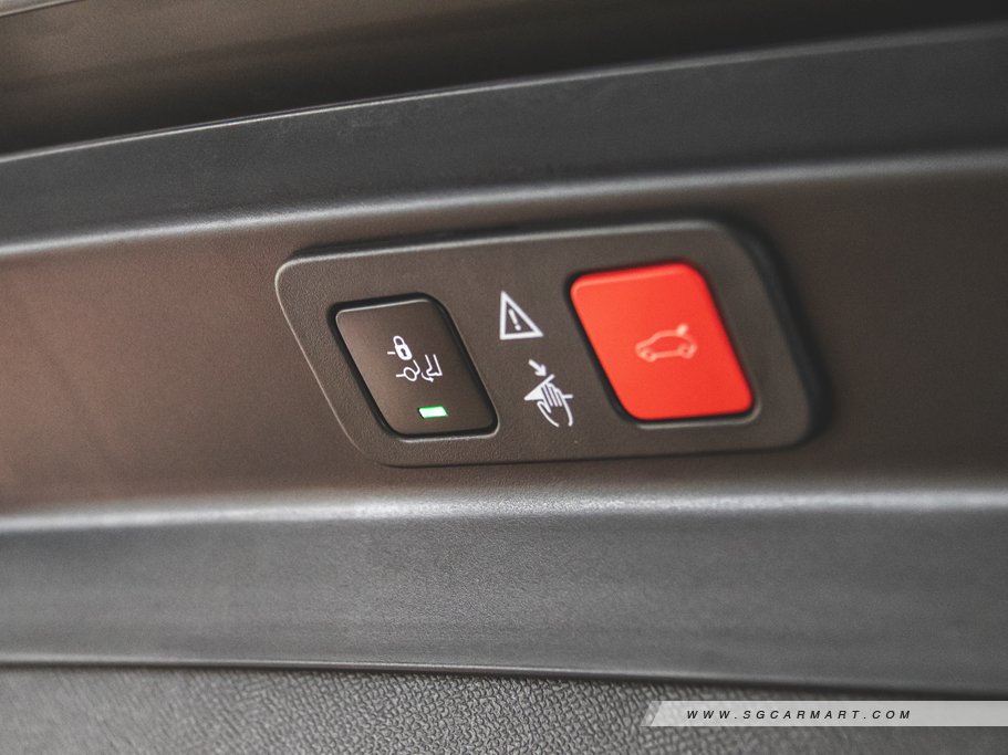 https://i.i-sgcm.com/new_cars/cars/12233/12233_g136