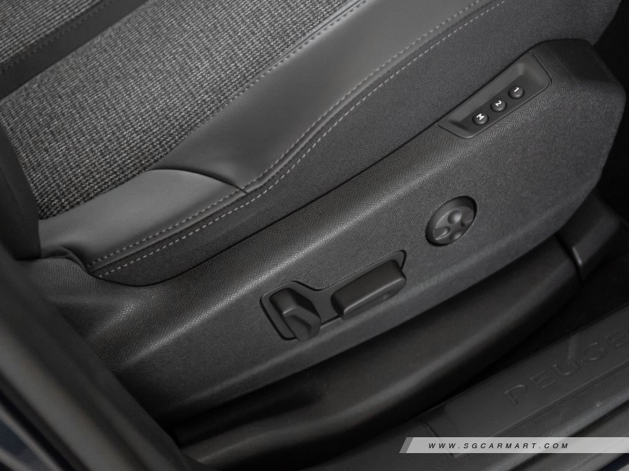 https://i.i-sgcm.com/new_cars/cars/12233/12233_g93