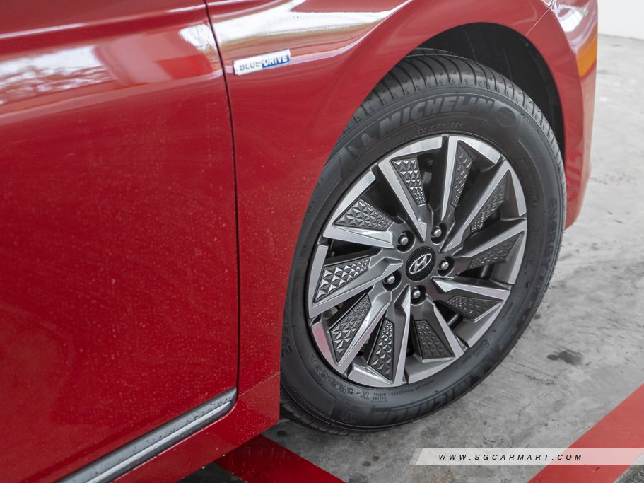 https://i.i-sgcm.com/new_cars/cars/12246/12246_g71