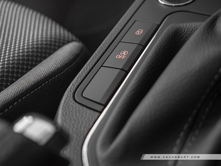 https://i.i-sgcm.com/new_cars/cars/12247/12247_g31