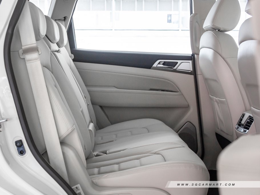 https://i.i-sgcm.com/new_cars/cars/12256/12256_g101