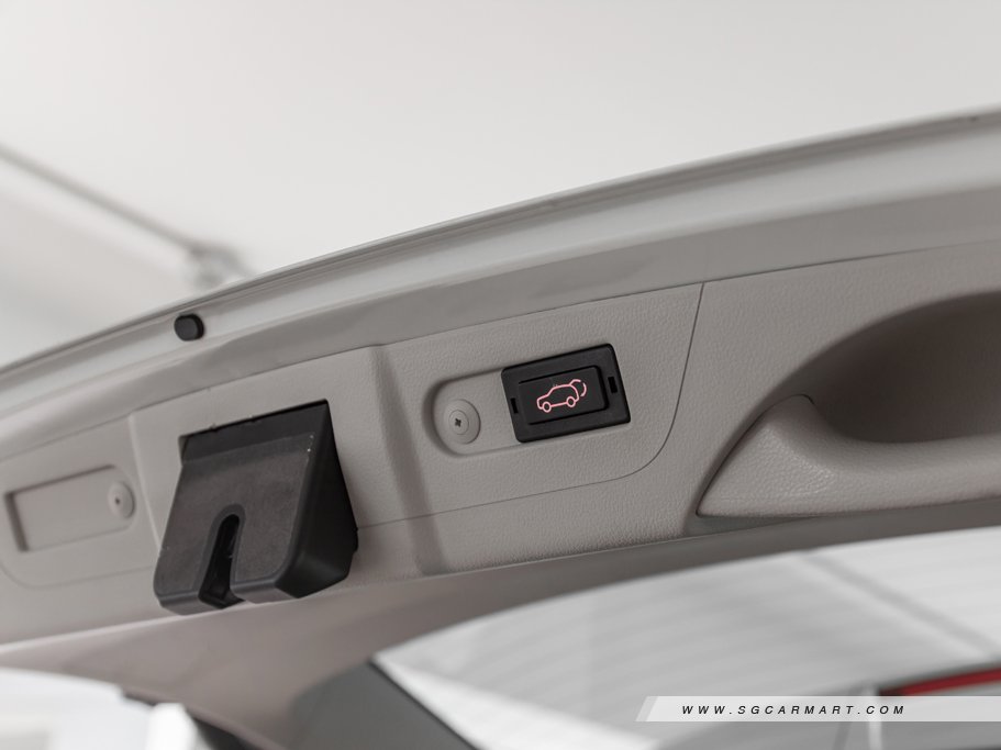 https://i.i-sgcm.com/new_cars/cars/12256/12256_g106