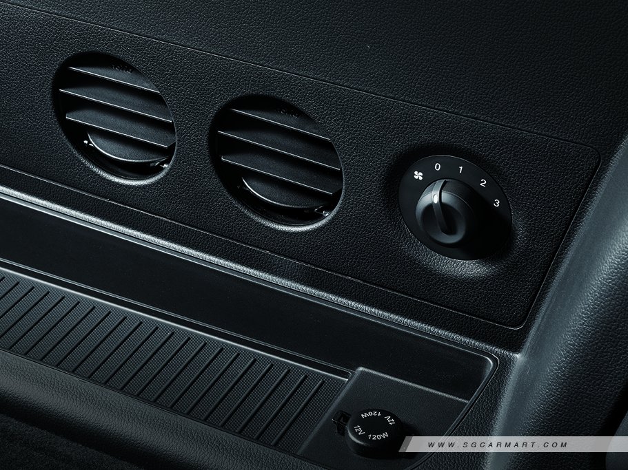 https://i.i-sgcm.com/new_cars/cars/12256/12256_g64