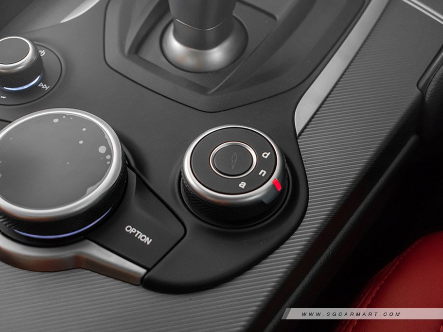 https://i.i-sgcm.com/new_cars/cars/12258/12258_g31