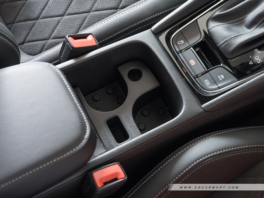 https://i.i-sgcm.com/new_cars/cars/12264/12264_g116