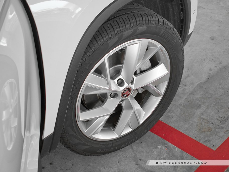 https://i.i-sgcm.com/new_cars/cars/12264/12264_g11