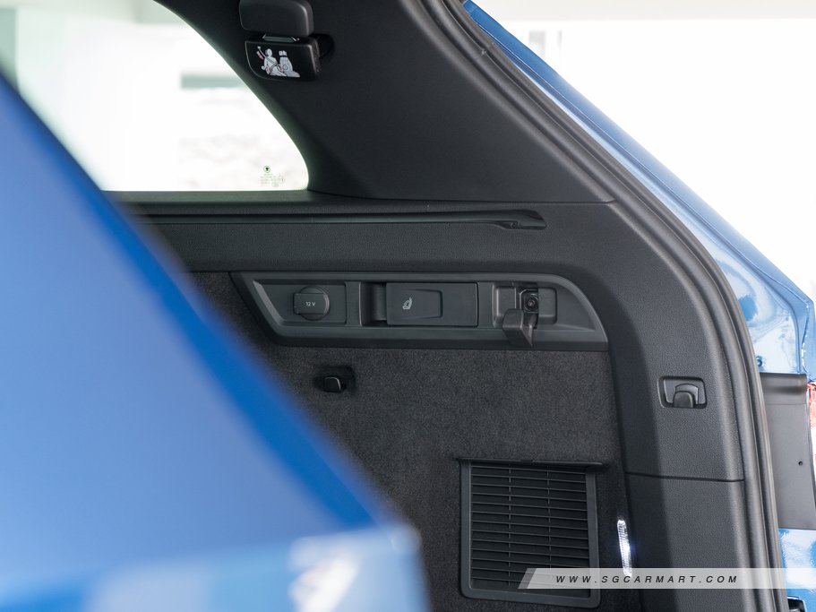 https://i.i-sgcm.com/new_cars/cars/12264/12264_g124