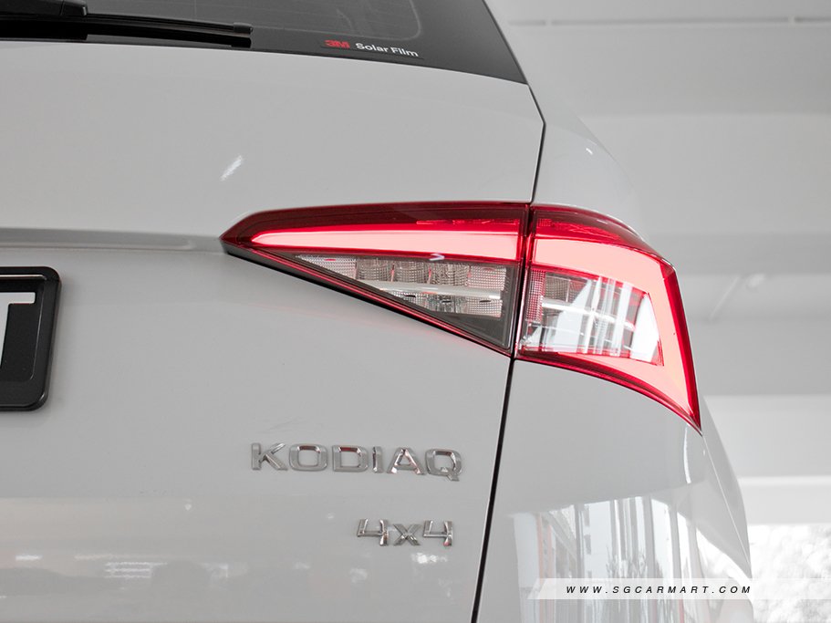 https://i.i-sgcm.com/new_cars/cars/12264/12264_g12