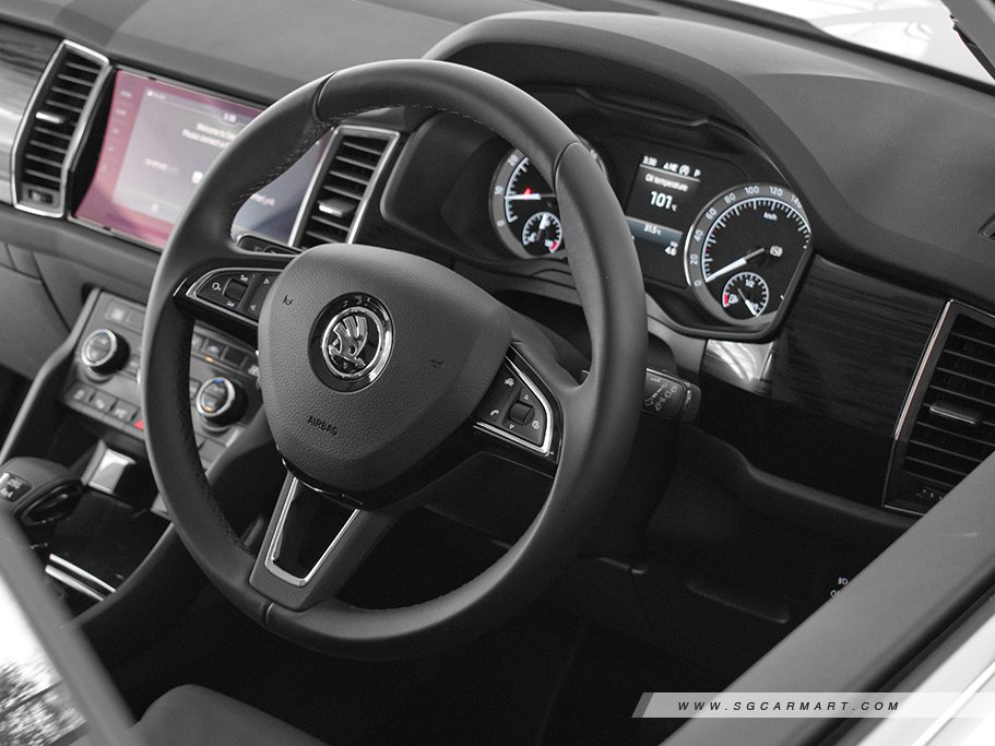 https://i.i-sgcm.com/new_cars/cars/12264/12264_g15