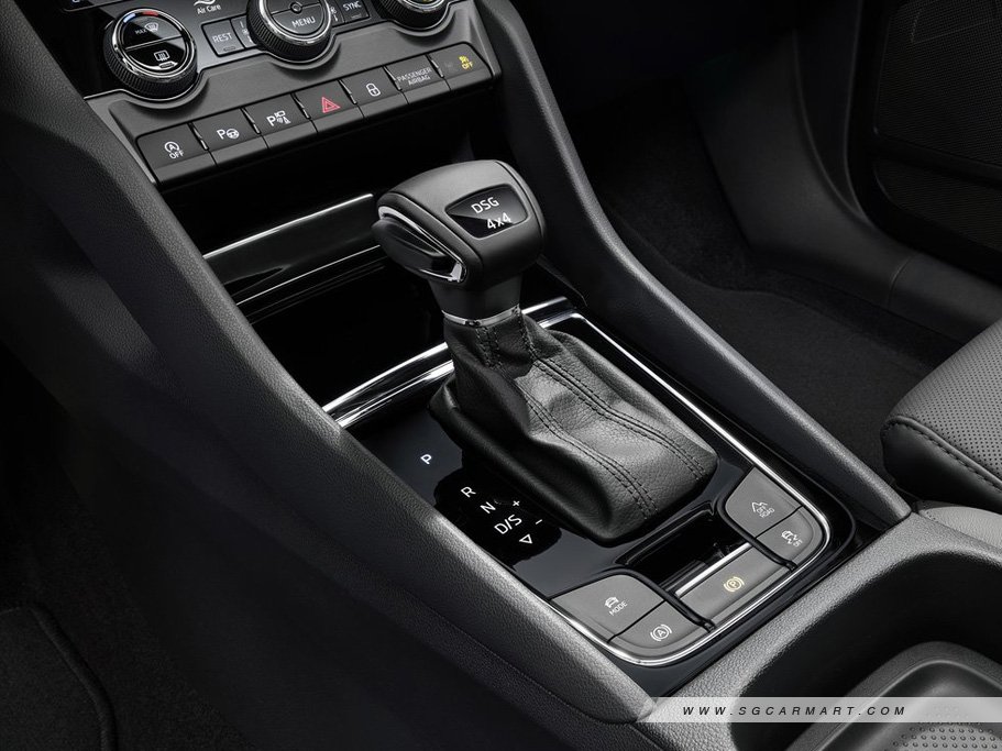 https://i.i-sgcm.com/new_cars/cars/12264/12264_g59