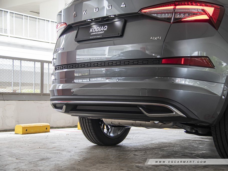 https://i.i-sgcm.com/new_cars/cars/12264/12264_g70