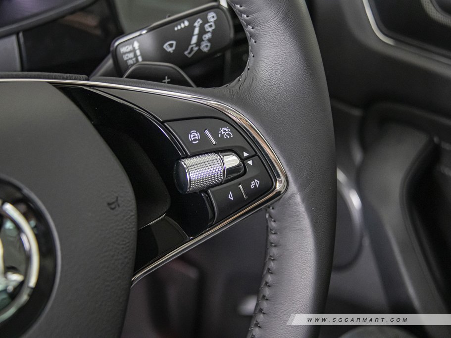 https://i.i-sgcm.com/new_cars/cars/12264/12264_g77