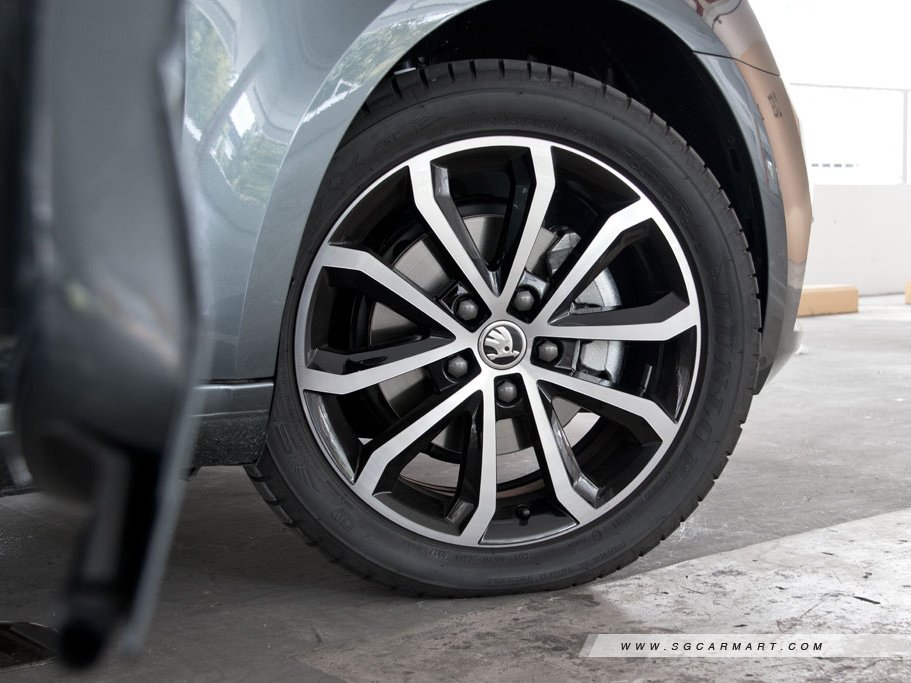 https://i.i-sgcm.com/new_cars/cars/12265/12265_g19