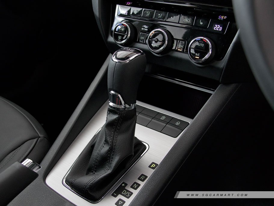 https://i.i-sgcm.com/new_cars/cars/12265/12265_g30
