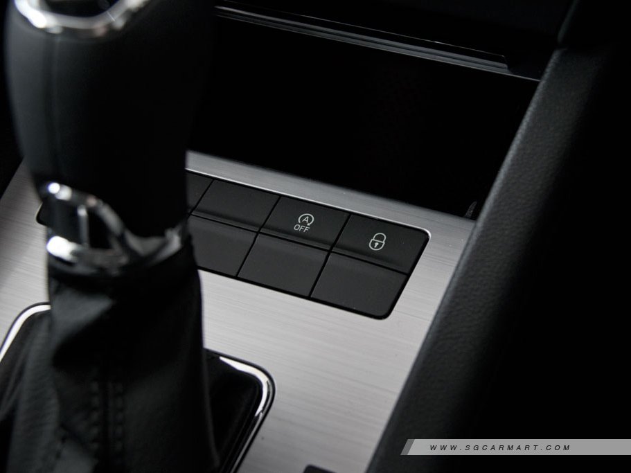 https://i.i-sgcm.com/new_cars/cars/12265/12265_g31