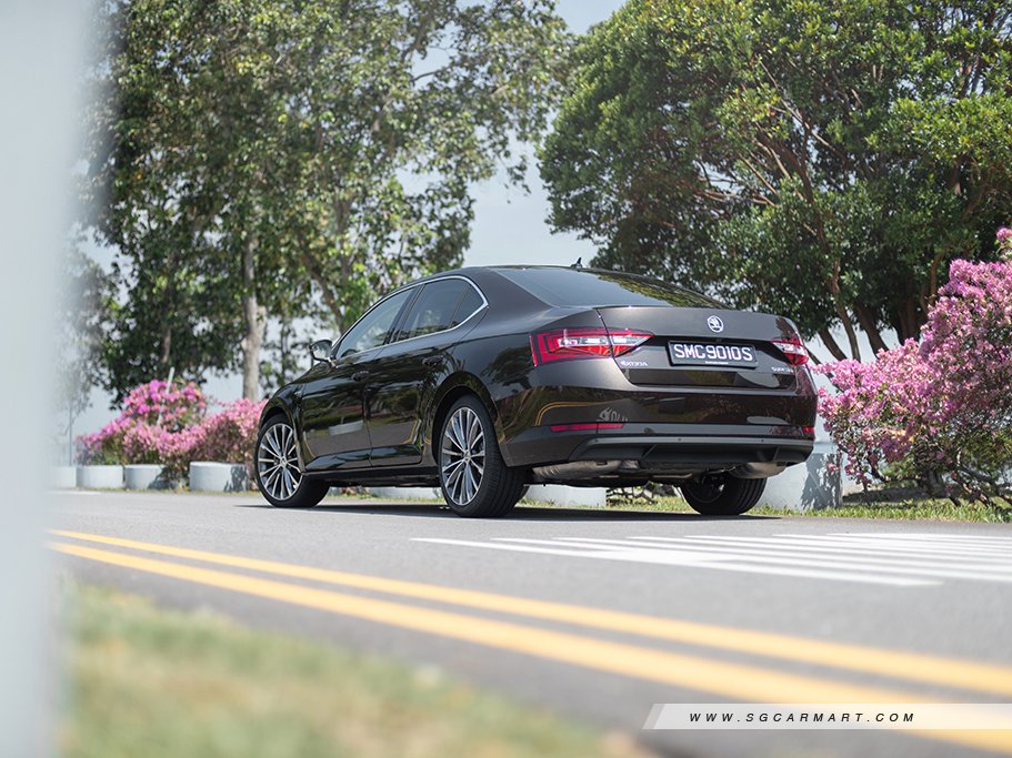 https://i.i-sgcm.com/new_cars/cars/12267/12267_g7