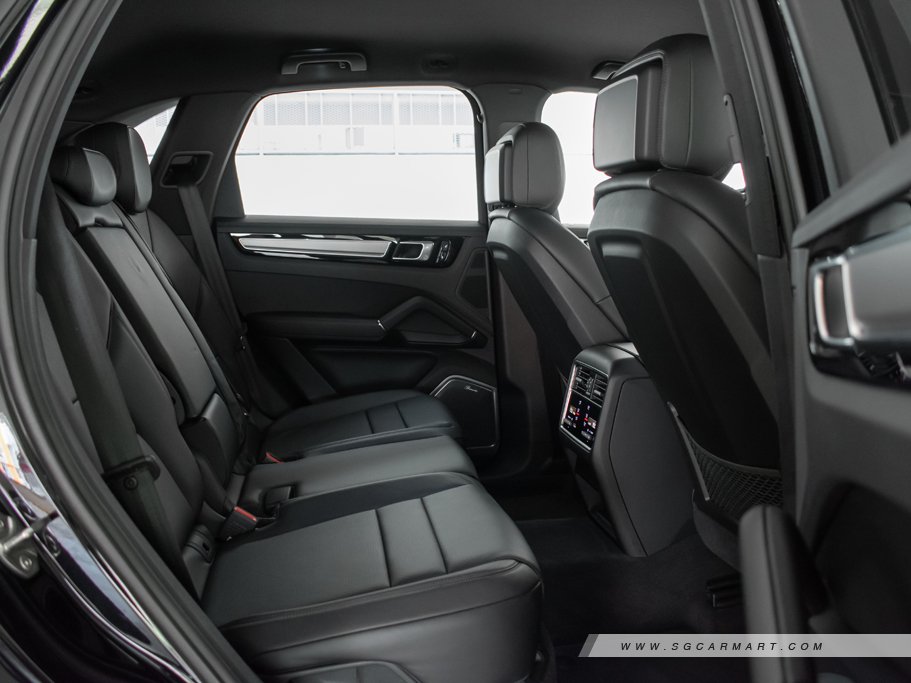 https://i.i-sgcm.com/new_cars/cars/12270/12270_g46