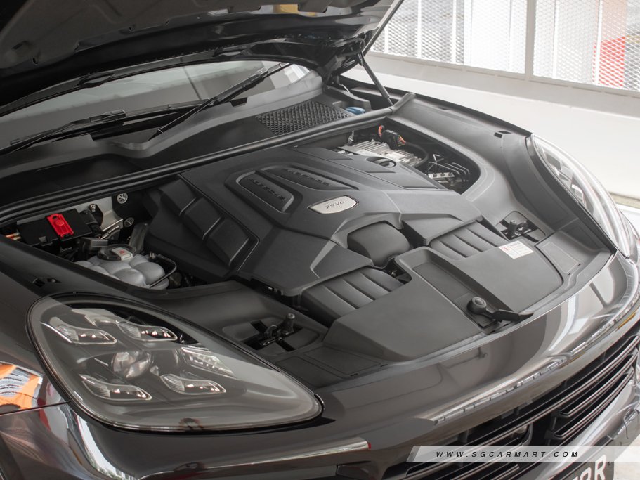 https://i.i-sgcm.com/new_cars/cars/12270/12270_g49