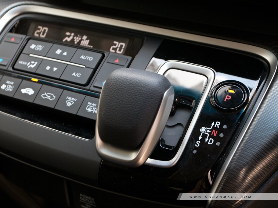 https://i.i-sgcm.com/new_cars/cars/12276/12276_g18
