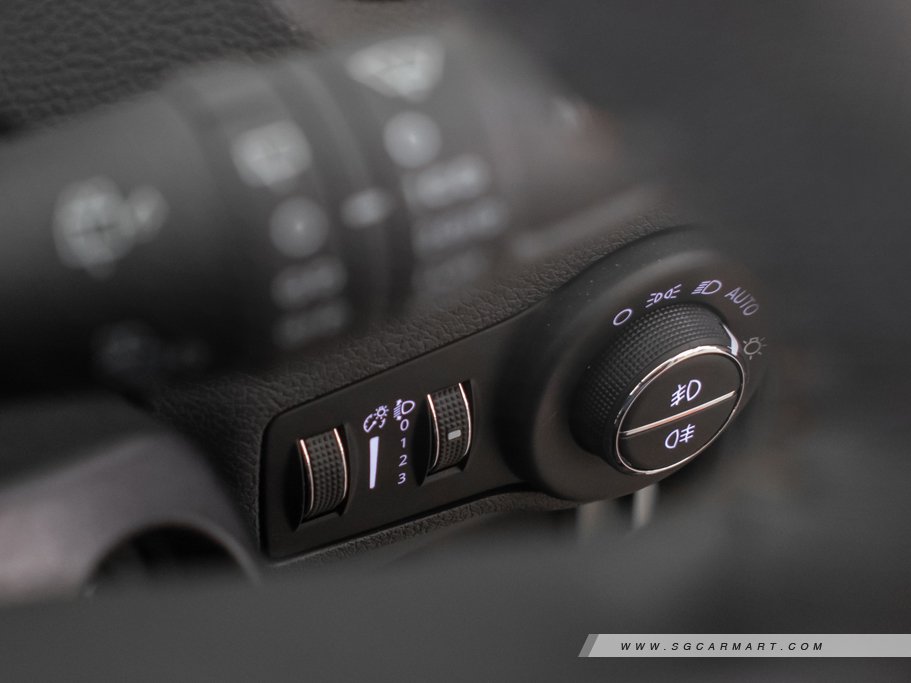 https://i.i-sgcm.com/new_cars/cars/12279/12279_g24
