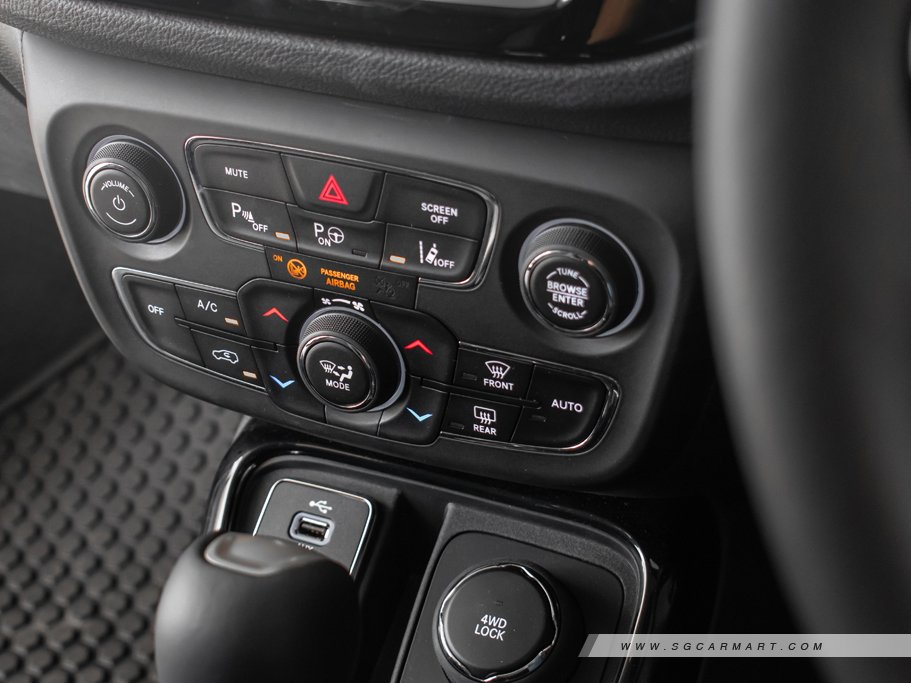 https://i.i-sgcm.com/new_cars/cars/12279/12279_g26