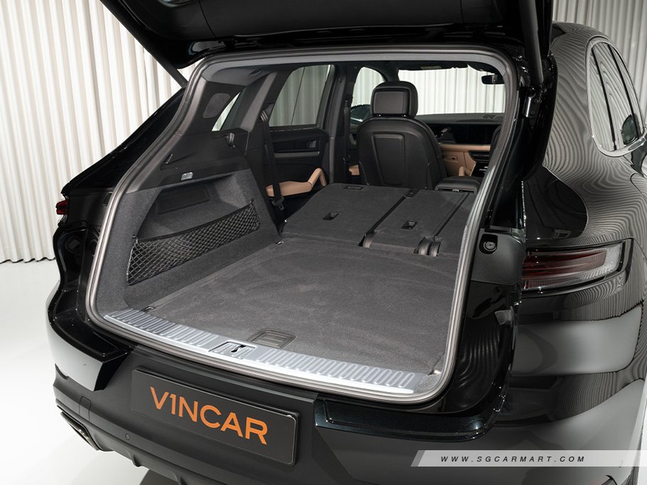 https://i.i-sgcm.com/new_cars/cars/12282/12282_g109