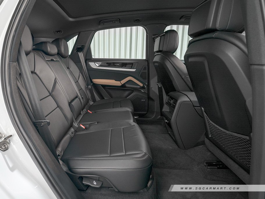 https://i.i-sgcm.com/new_cars/cars/12282/12282_g116