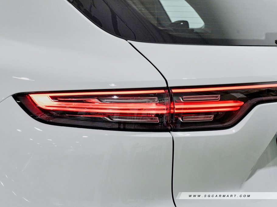 https://i.i-sgcm.com/new_cars/cars/12282/12282_g11