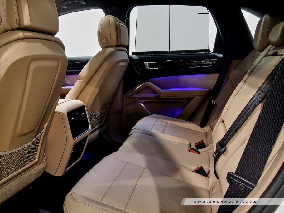 https://i.i-sgcm.com/new_cars/cars/12282/12282_g18