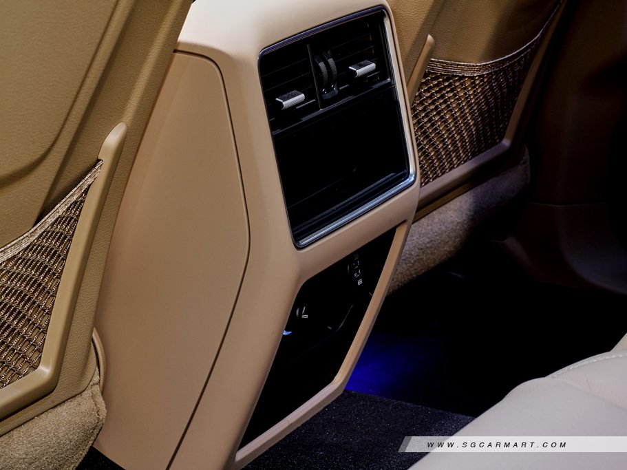 https://i.i-sgcm.com/new_cars/cars/12282/12282_g19