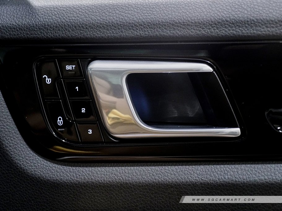 https://i.i-sgcm.com/new_cars/cars/12282/12282_g31