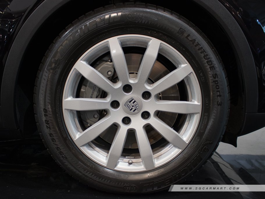 https://i.i-sgcm.com/new_cars/cars/12282/12282_g52