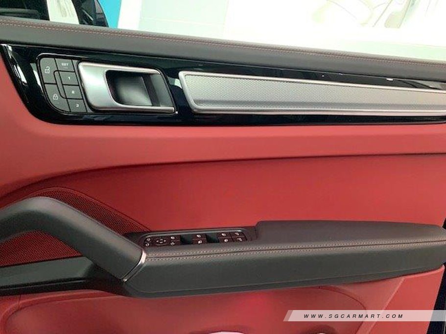 https://i.i-sgcm.com/new_cars/cars/12282/12282_g90