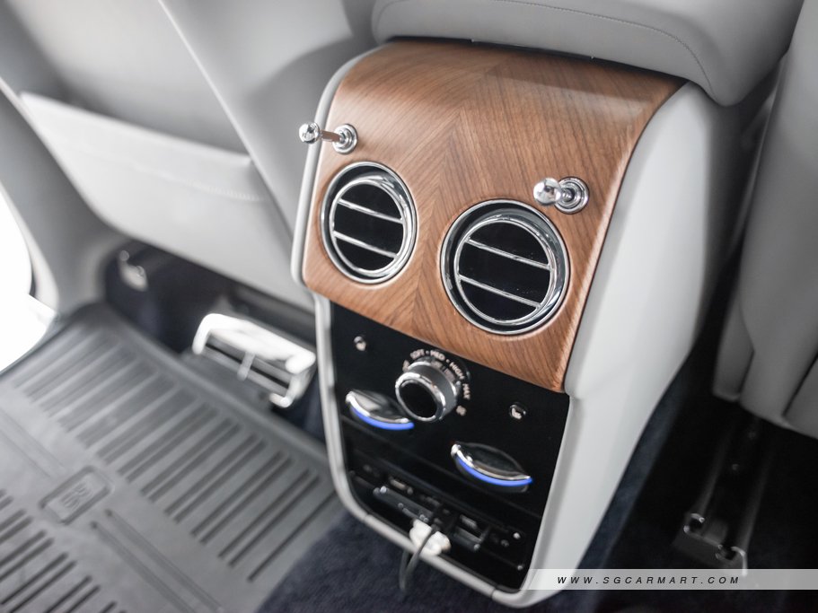 https://i.i-sgcm.com/new_cars/cars/12299/12299_g56
