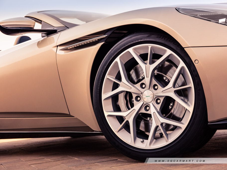 https://i.i-sgcm.com/new_cars/cars/12303/12303_g8